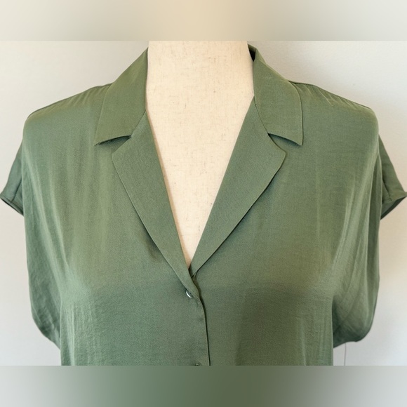 NWT| Nine West | Short Sleeve V-Neck Chiffon Button Down | Sage Green | Large - Picture 2 of 5